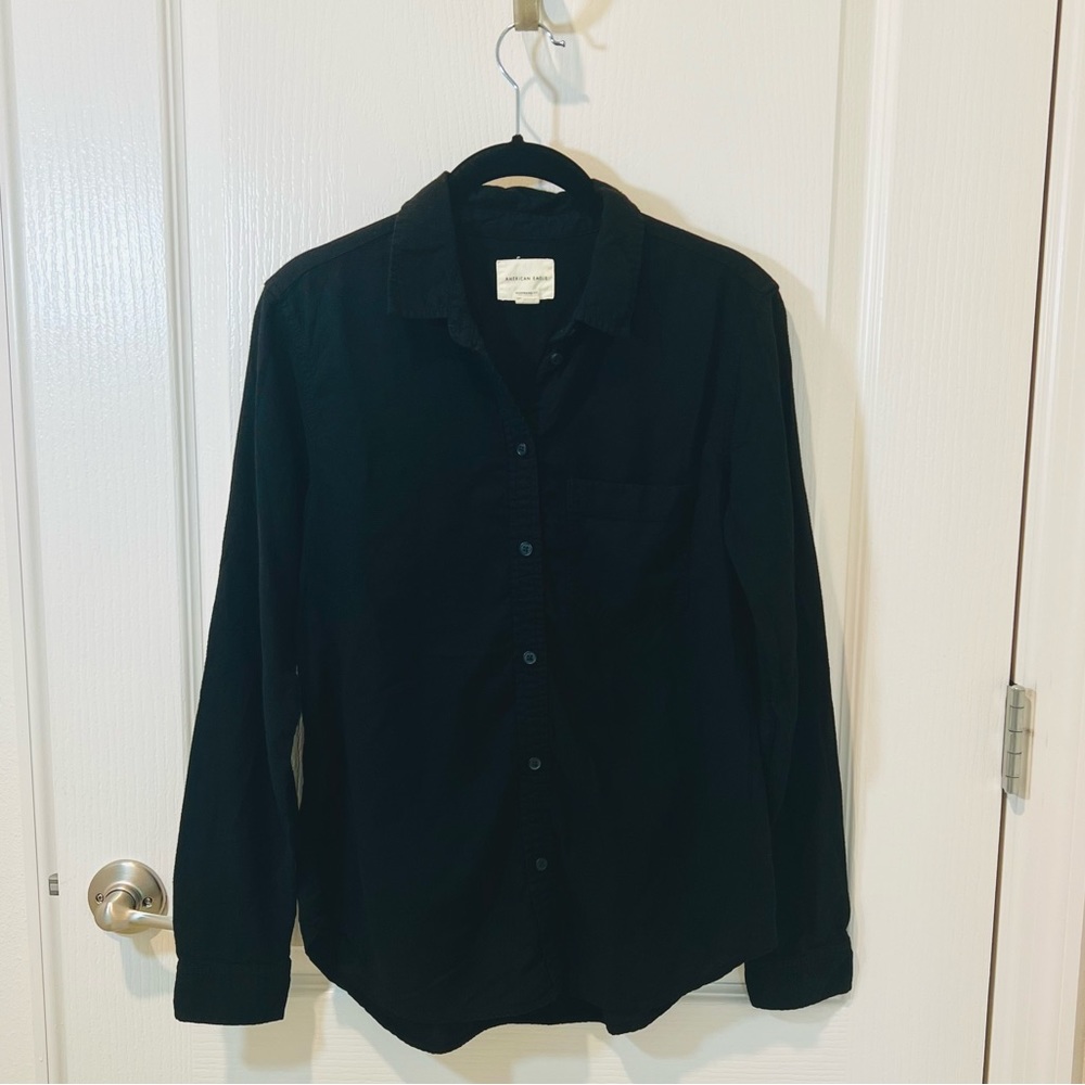American Eagle Women’s Boyfriend Fit Black Button Down Shirt - Size S.